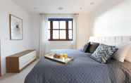 Kamar Tidur 5 Hampden Apartments - The Henry