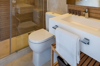 Toilet Kamar Brand New Apartment With Terrace, Prime Location - Murillo