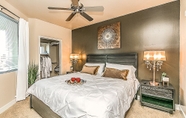 Bedroom 7 Upscale 2 BR King, Walk to Shops & Dining w/Parking (4037)