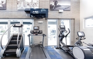 Fitness Center 5 Upscale 2 BR King, Walk to Shops & Dining w/Parking (4037)