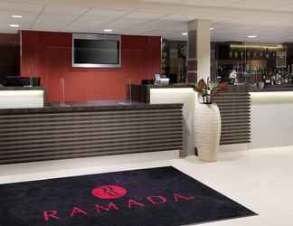 Lobi 2 Ramada by Wyndham Leeds East