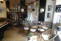 Bar, Cafe and Lounge Hotel Le Saint Yves