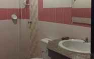 In-room Bathroom 6 Tonpalm Resort