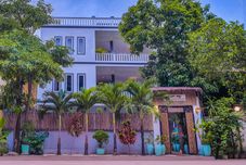 外部的 Chhaya Angkor Hotel