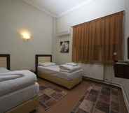 Kamar Tidur 7 Zeybek Hotel