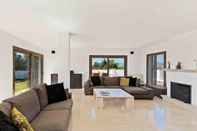 Common Space Great Villa Very Close to Best Beach