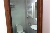 Toilet Kamar Time Out Hotel