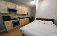 Bilik Tidur 6 Studio Apartment in South Kensington 4