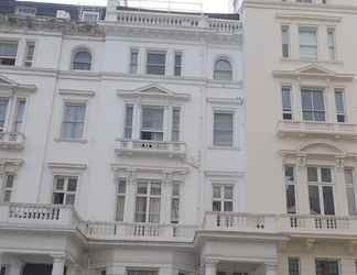 Exterior 2 Studio Apartment in South Kensington 4