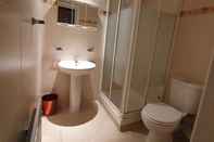 In-room Bathroom Studio Apartment in South Kensington 12