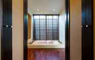 Toilet Kamar 7 Kata Gardens Penthouse Seaview with Pool 8C