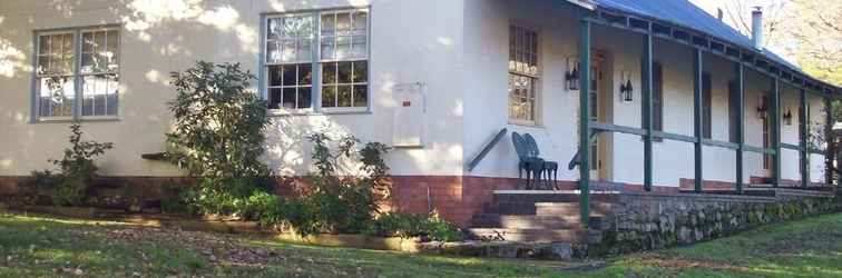 Exterior Colonial Inn Guest Rooms