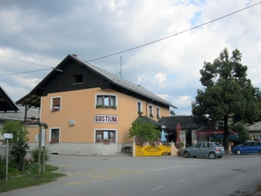 Exterior 4 Prenocisca Miklavcic