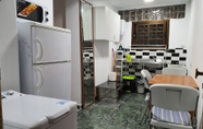 In-room Bathroom 7 Low Cost Room Plaza de Hierro IV