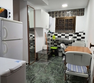 In-room Bathroom 7 Low Cost Room Plaza de Hierro IV