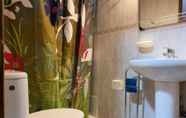 In-room Bathroom 3 Low Cost Room Plaza de Hierro II