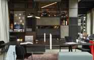 Lobby 7 Moxy Southampton