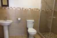 Toilet Kamar DH Guest House