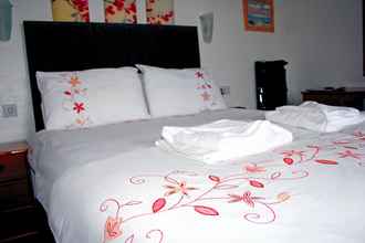Bedroom 4 Woburn Hill Hotel