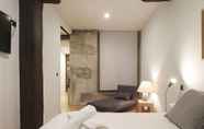 Bedroom 3 Casco Viejo Comodidad y Elegancia by Urban Hosts