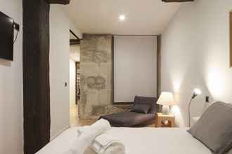 Bedroom 4 Casco Viejo Comodidad y Elegancia by Urban Hosts