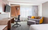 Bedroom 2 Courtyard by Marriott Baltimore Downtown/McHenry Row