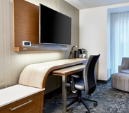 Bedroom 4 Courtyard by Marriott Baltimore Downtown/McHenry Row