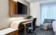 Bedroom 4 Courtyard by Marriott Baltimore Downtown/McHenry Row