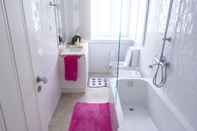 Toilet Kamar Guest House Amoreiras