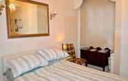 Bedroom 2 Homely, Comfortable 2 Bed in Historic Rose Street