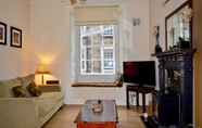 Common Space 3 Homely, Comfortable 2 Bed in Historic Rose Street