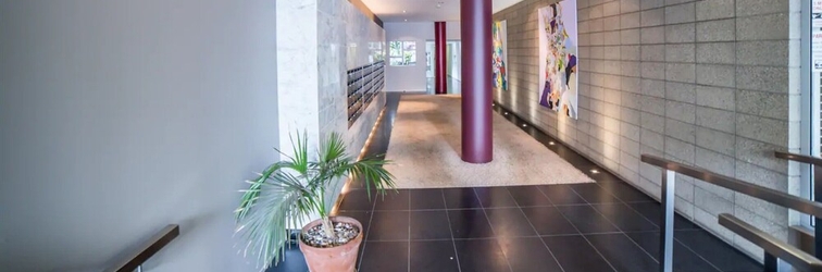 Lobby Modern 2 Bedroom Apartment in Auckland CBD With Parking