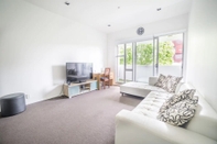 พื้นที่สาธารณะ Modern 2 Bedroom Apartment in Auckland CBD With Parking