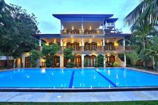 สระว่ายน้ำ Sandali Walauwa