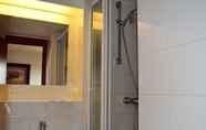 In-room Bathroom 7 Kyriad Chantilly Nord - Saint-Maximin