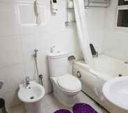 In-room Bathroom 5 Al Jazeera Hotel Apartments LLC