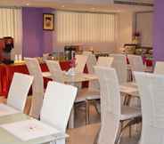 Restaurant 3 Al Jazeera Hotel Apartments LLC