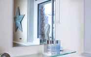 In-room Bathroom 2 Lux Blu - Truro Apartment