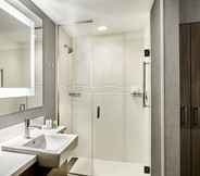 In-room Bathroom 4 SpringHill Suites by Marriott South Bend Notre Dame Area