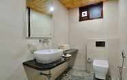ห้องน้ำภายในห้อง 4 Hotel Grand Uddhav