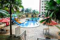 Kolam Renang Contemporary Studio at Kebagusan City Apartment