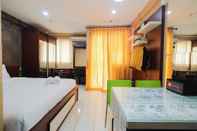 ห้องนอน Pool View Studio at Kebagusan City Apartment