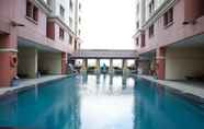 สระว่ายน้ำ 7 Affordable 2BR Mediterania Gajah Mada Apartment