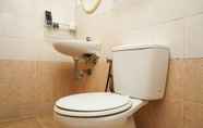 Toilet Kamar 5 Affordable 1BR Mediterania Gajah Mada Apartment