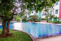 Swimming Pool 2BR Apartment with Sofa Bed at Woodland Park Residence