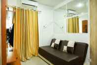 Kamar Tidur 2BR Apartment with Sofa Bed at Woodland Park Residence