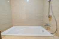 Toilet Kamar Comfortable and Modern 2BR Menteng Park Apartment