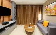 Ruang Umum 5 Comfortable and Modern 2BR Menteng Park Apartment