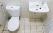 Toilet Kamar 6 Comfy 2BR at M-Town Residence Apartment