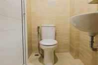 Toilet Kamar Simply Minimalist Studio Apartment at Springwood Residence